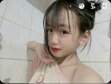 Đè nát cánh hoa non của Mai Nhi